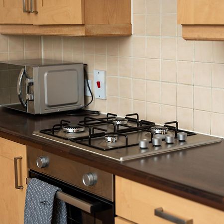 Luxury 2 Bed Apartment - Near Heathrow, Legoland, Windsor Slough Bagian luar foto