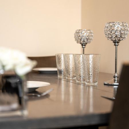 Luxury 2 Bed Apartment - Near Heathrow, Legoland, Windsor Slough Bagian luar foto