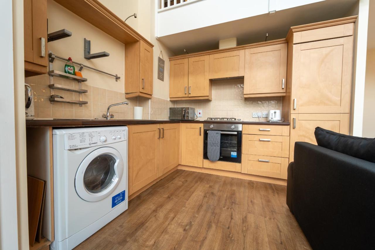 Luxury 2 Bed Apartment - Near Heathrow, Legoland, Windsor Slough Bagian luar foto