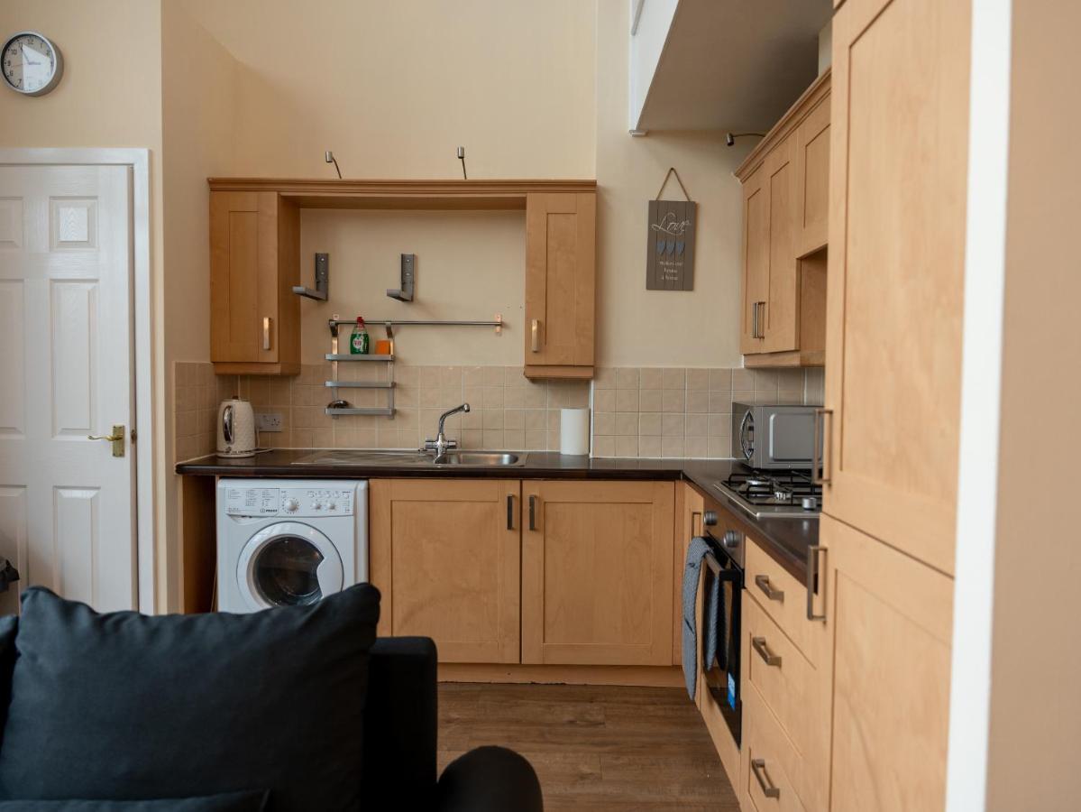 Luxury 2 Bed Apartment - Near Heathrow, Legoland, Windsor Slough Bagian luar foto