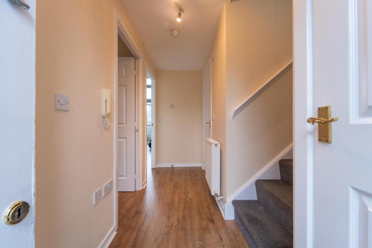 Luxury 2 Bed Apartment - Near Heathrow, Legoland, Windsor Slough Bagian luar foto