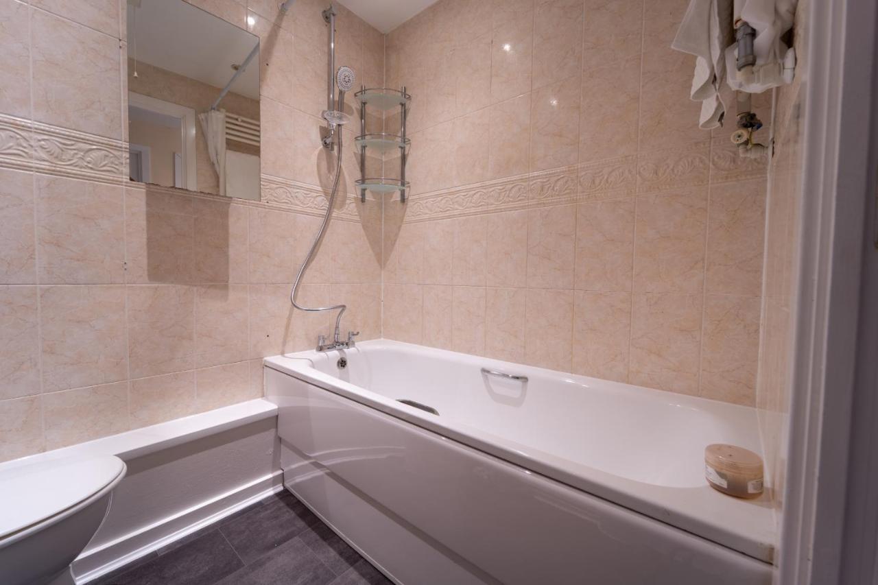Luxury 2 Bed Apartment - Near Heathrow, Legoland, Windsor Slough Bagian luar foto