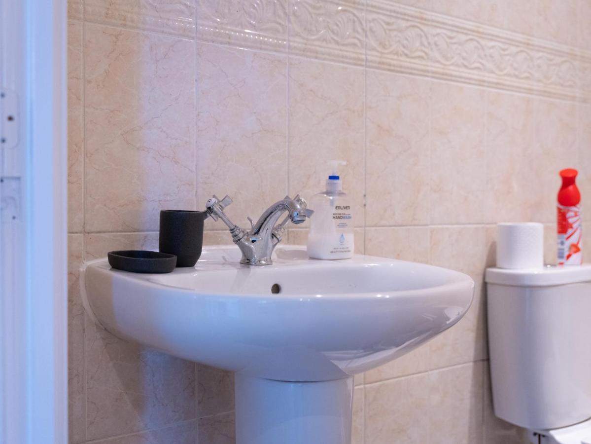 Luxury 2 Bed Apartment - Near Heathrow, Legoland, Windsor Slough Bagian luar foto