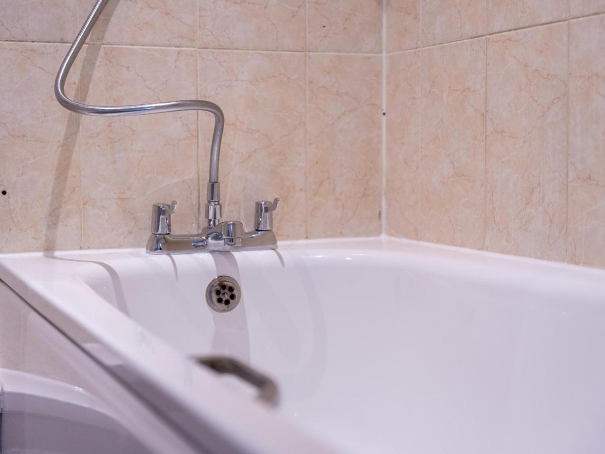 Luxury 2 Bed Apartment - Near Heathrow, Legoland, Windsor Slough Bagian luar foto