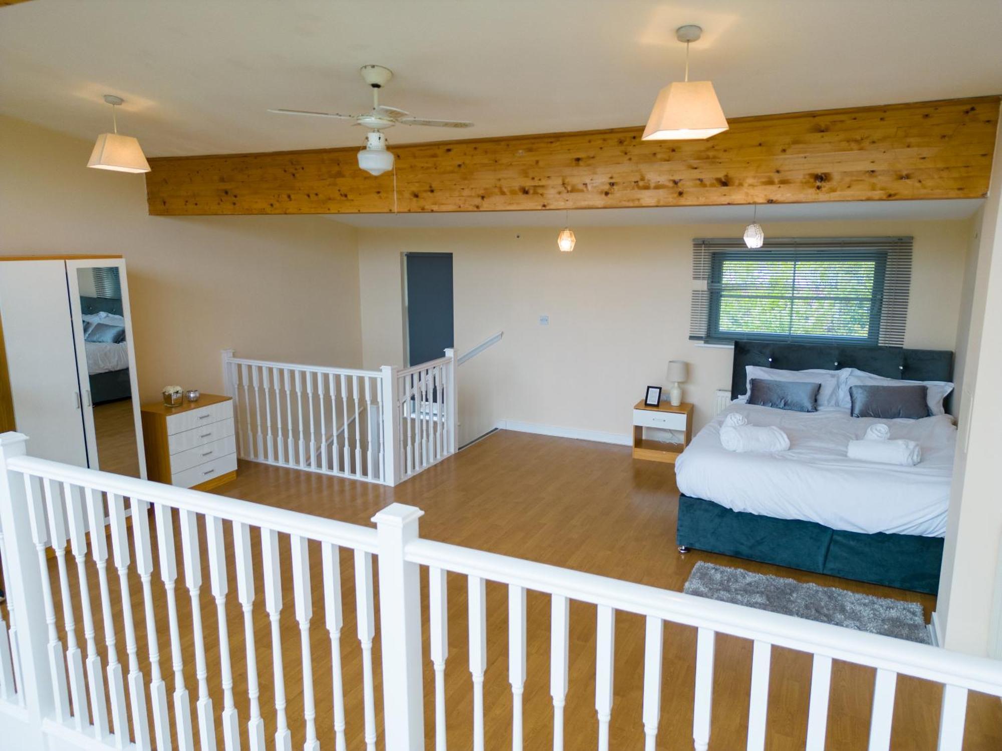 Luxury 2 Bed Apartment - Near Heathrow, Legoland, Windsor Slough Bagian luar foto