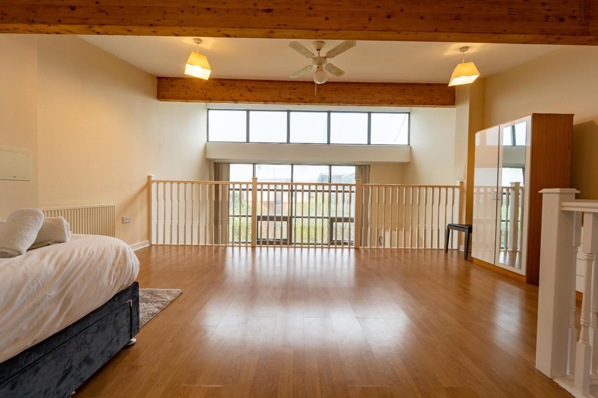Luxury 2 Bed Apartment - Near Heathrow, Legoland, Windsor Slough Bagian luar foto