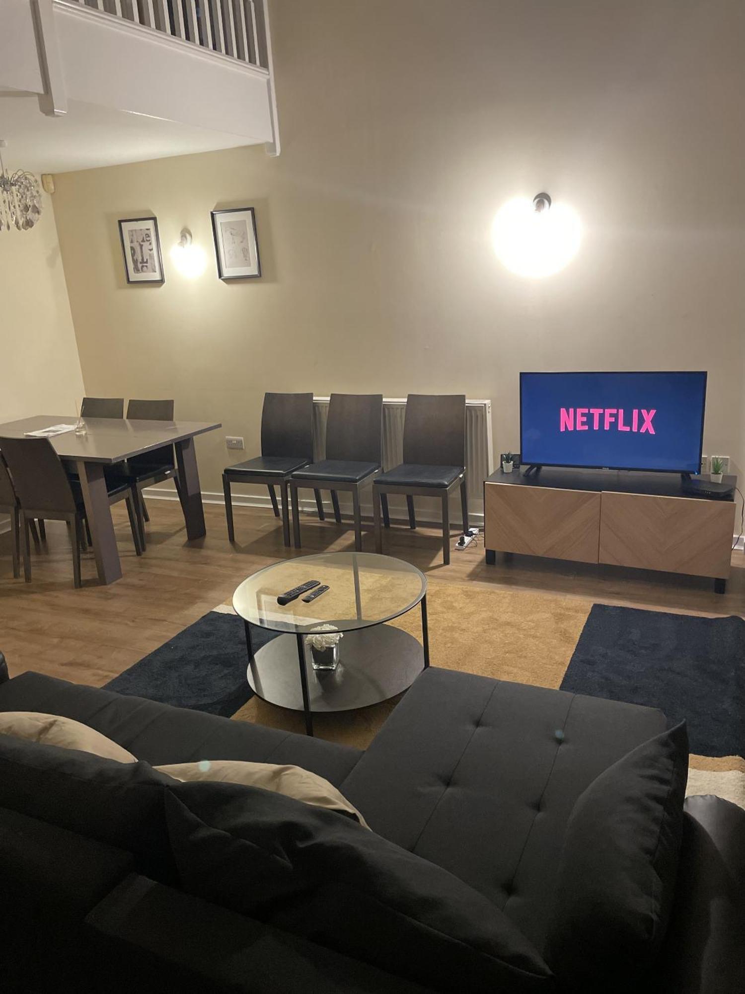 Luxury 2 Bed Apartment - Near Heathrow, Legoland, Windsor Slough Bagian luar foto
