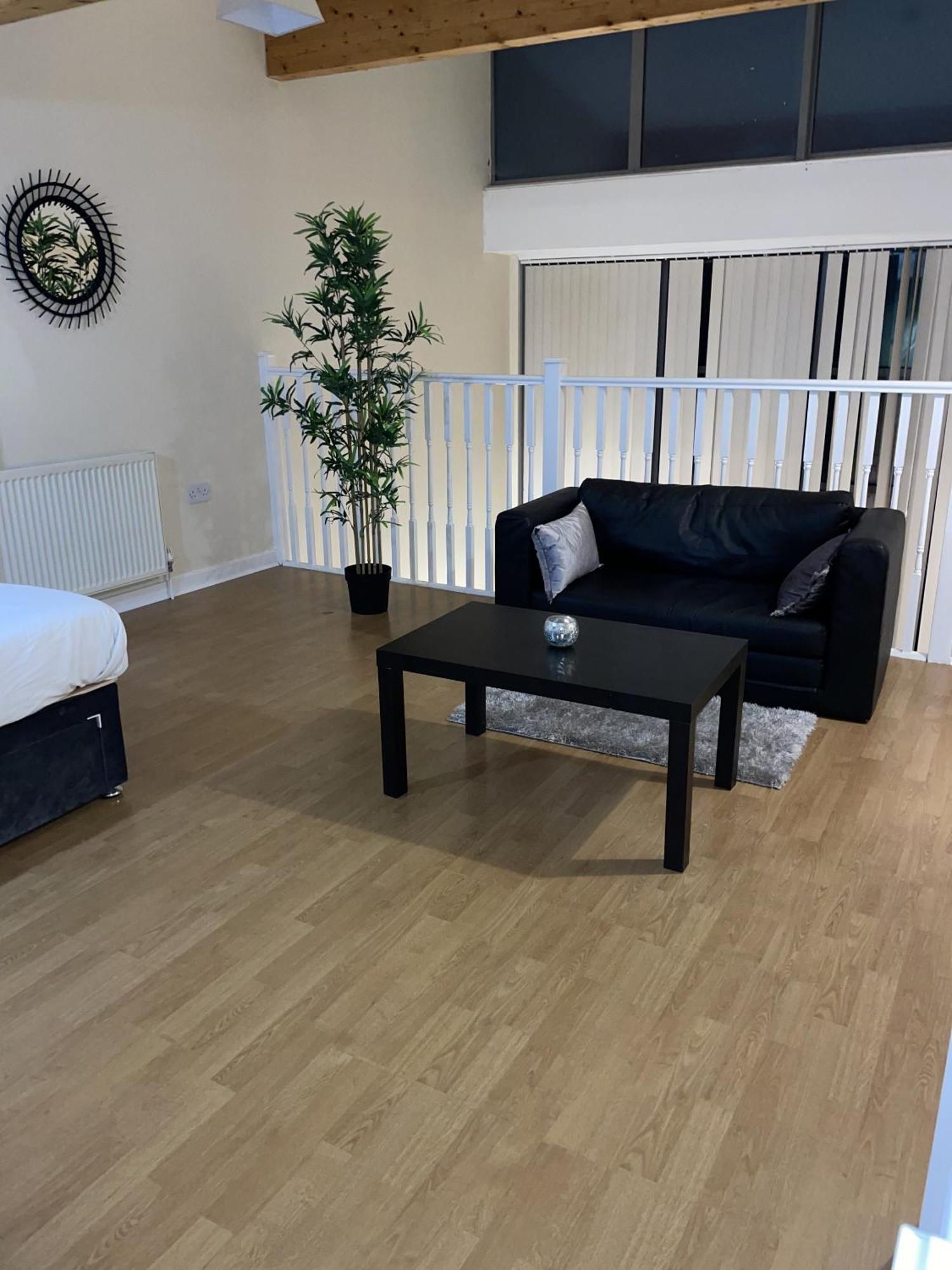 Luxury 2 Bed Apartment - Near Heathrow, Legoland, Windsor Slough Bagian luar foto